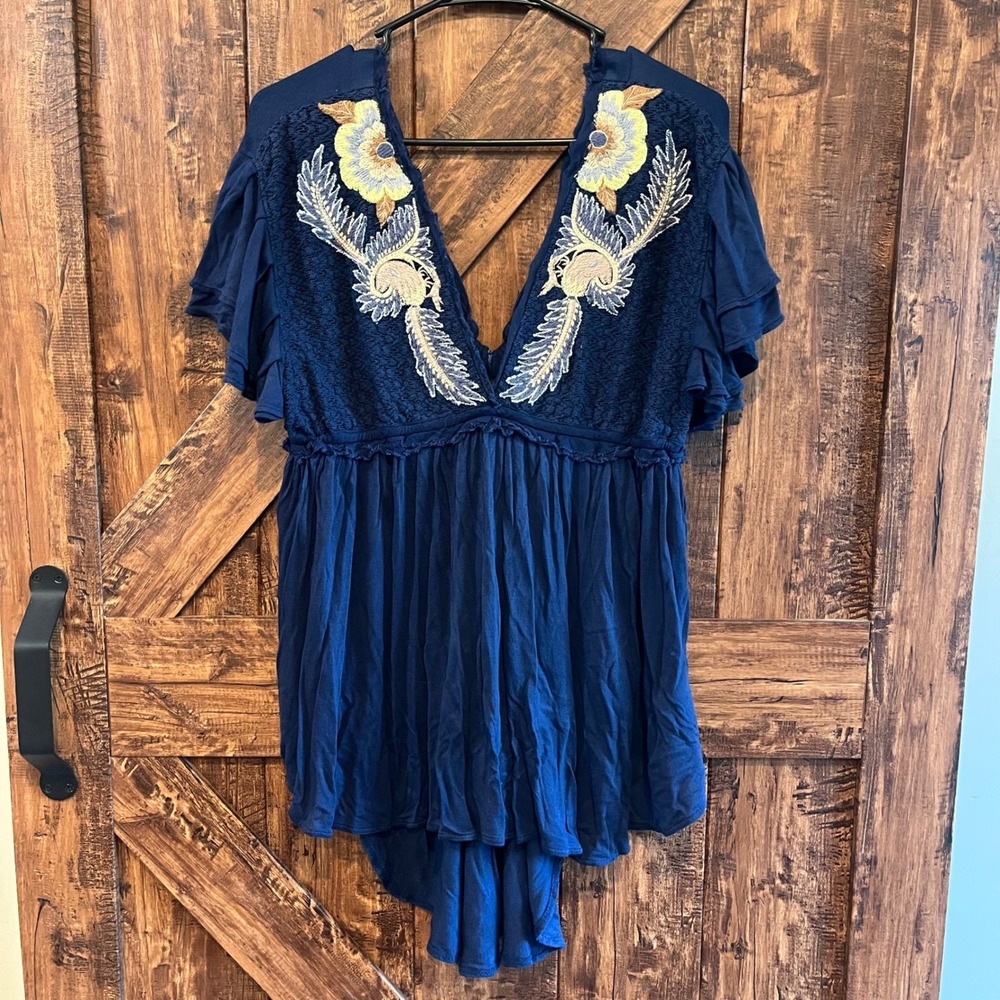 Free People Nueva Fiesta Tunic Top Navy Blue Embroidered boho bohemian med - Picture 3 of 8